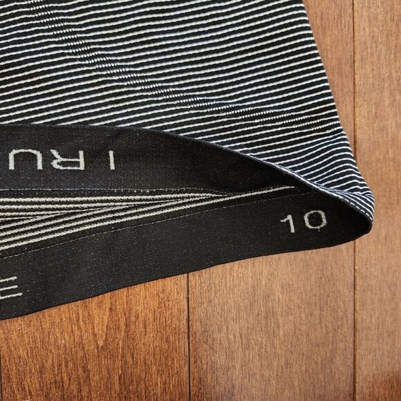 Lululemon women's black and white stripe tank top in size 10 - Picture 4 of 6